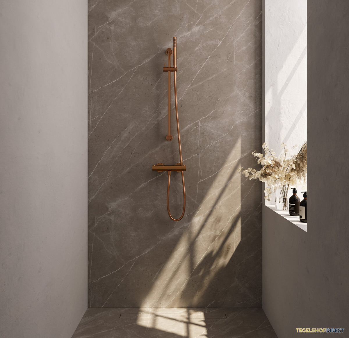 Brauer Stripe opbouw douche thermostaatkraan SET 01 met glijstang en staaf handdouche en doucheslang koper geborsteld PVD – afbeelding 2
