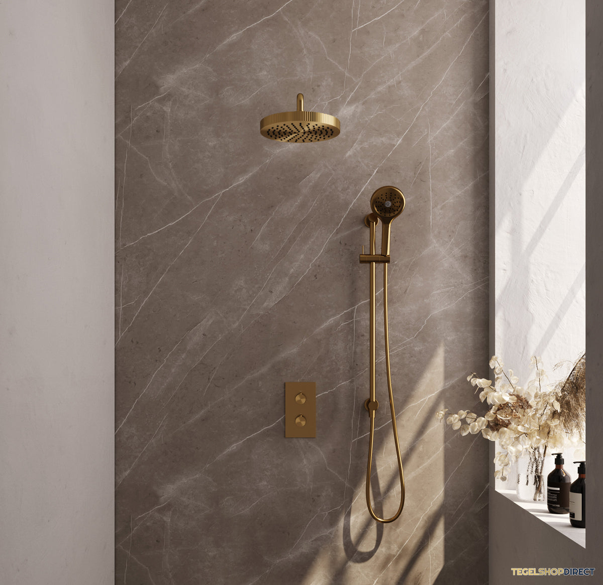 Brauer Stripe thermostatische inbouw regendouche 3-weg rechthoekig SET 23 met 25 cm douchekop en gebogen muurarm en 3-standen handdouche en doucheslang en geintegreerde glijstang goud geborsteld PVD