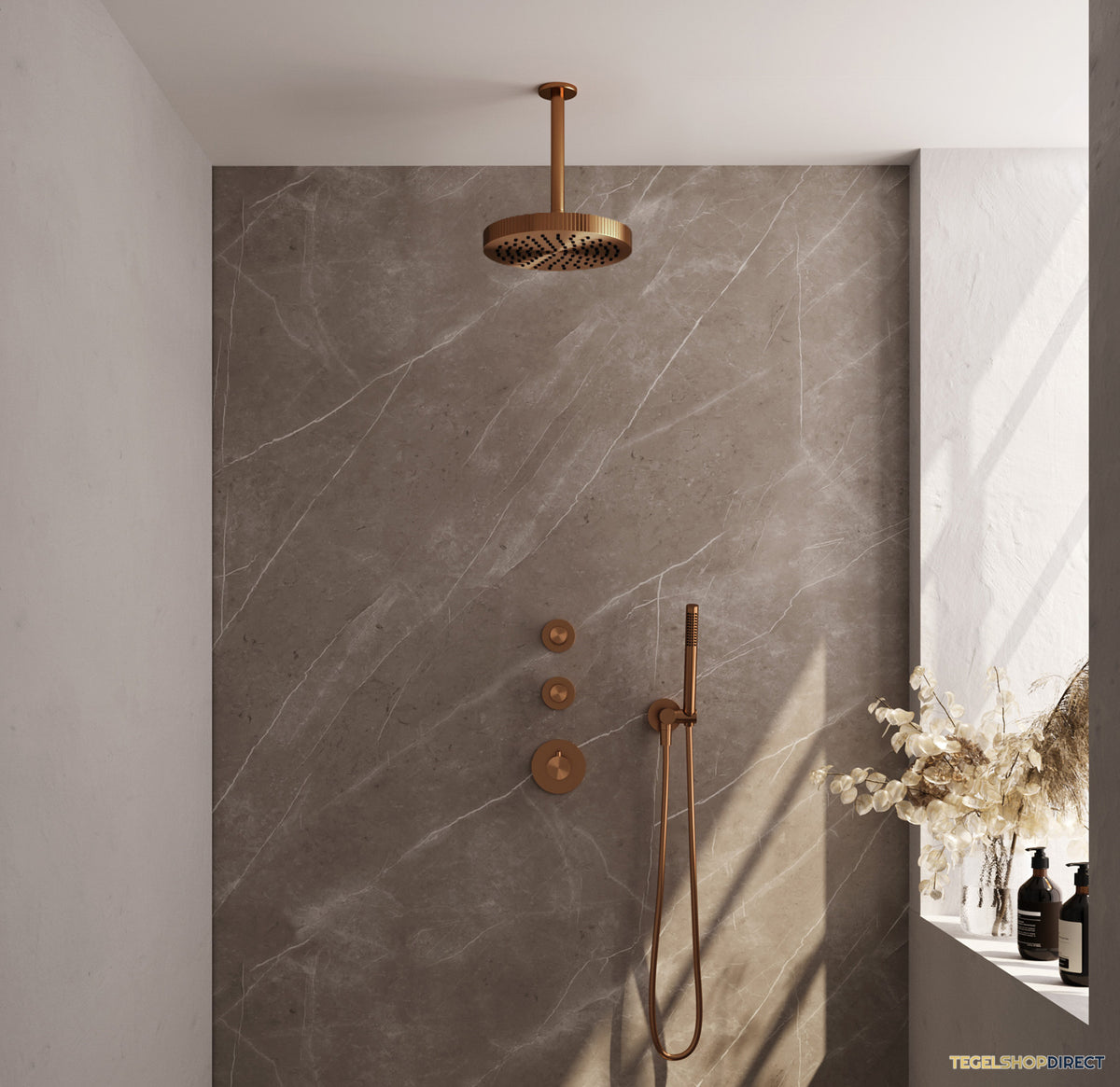 Brauer Stripe thermostatische inbouw regendouche SET 03 met 25 cm douchekop en plafondarm en staaf handdouche en doucheslang en wandaansluitbocht koper geborsteld PVD