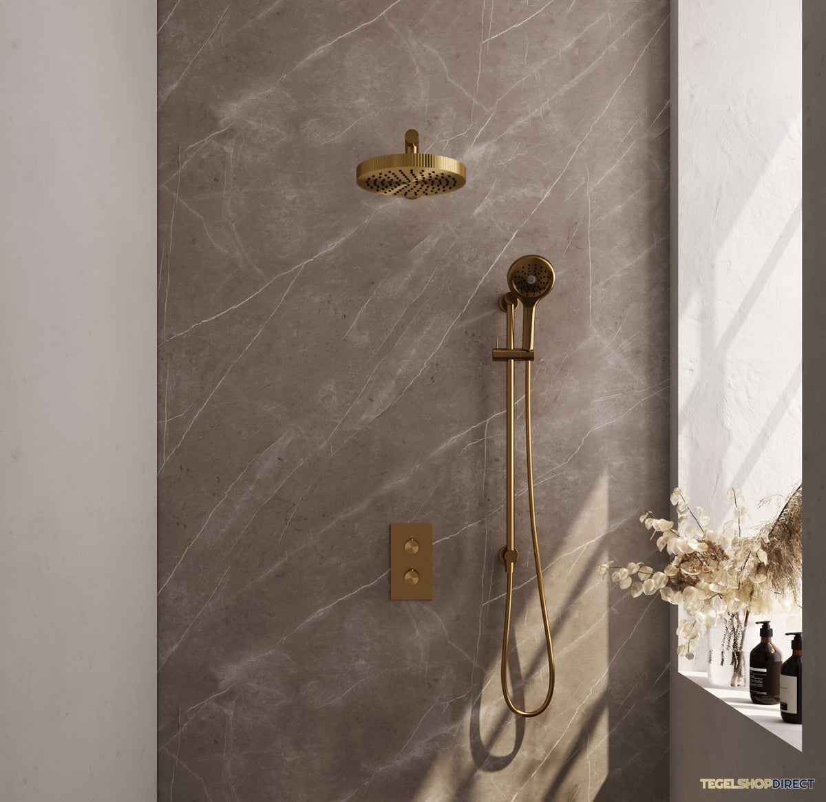Brauer Stripe thermostatische inbouw regendouche 3-weg rechthoekig SET 22 met 25 cm douchekop en rechte muurarm en 3-standen handdouche en doucheslang en geintegreerde glijstang goud geborsteld PVD
