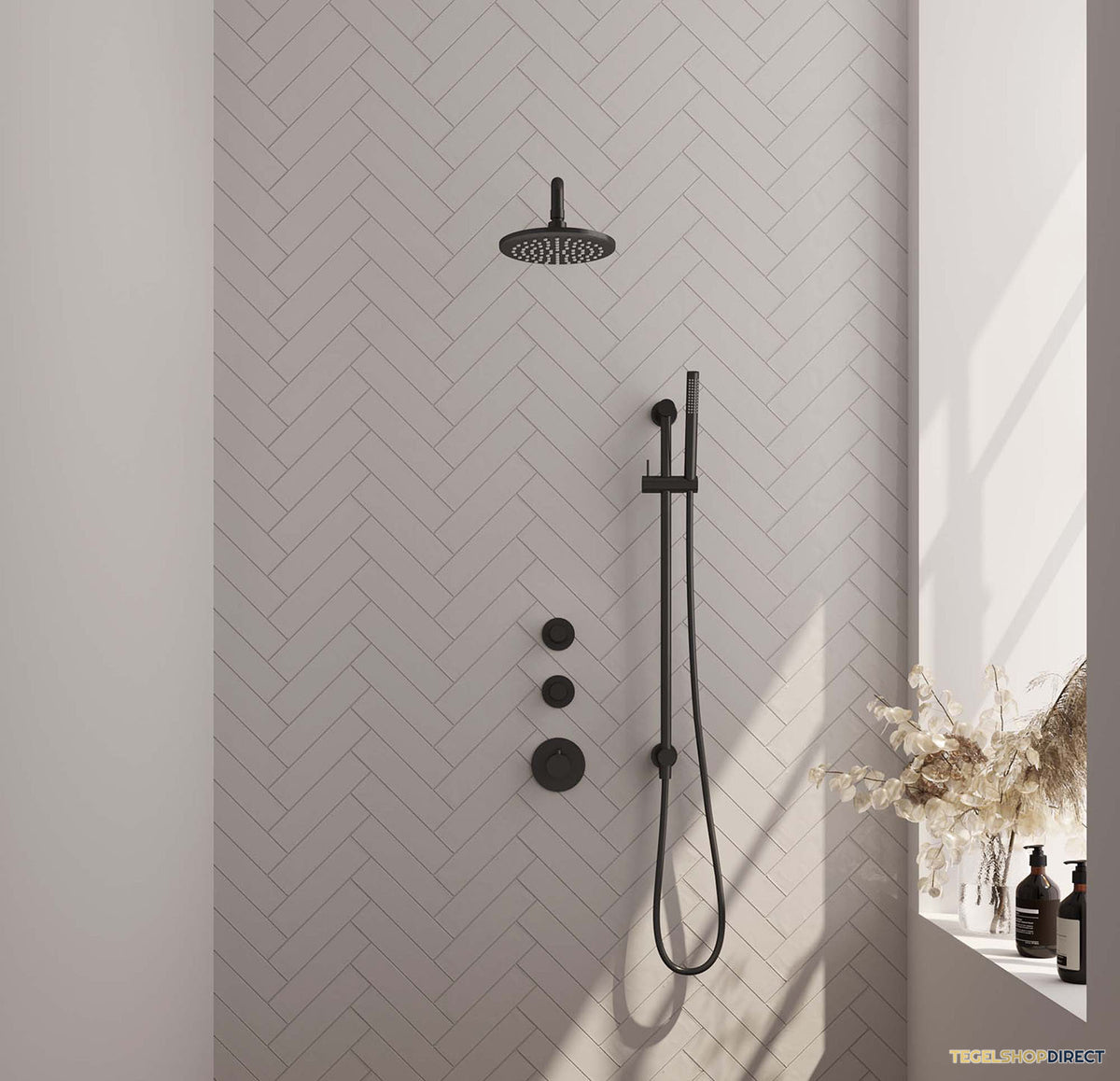 Regendoucheset Inbouw Brauer Black Carving Thermostatisch 20cm met Gebogen Wandarm, Glijstang en Handdouche Staaf Losse Stopkranen Mat Zwart