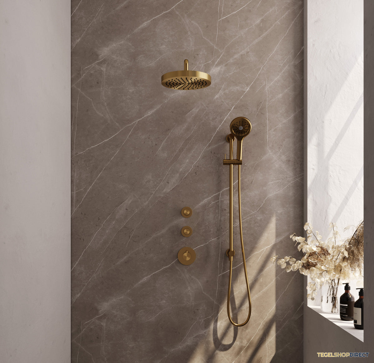 Brauer Stripe thermostatische inbouw regendouche SET 11 met 25 cm douchekop en gebogen muurarm en 3-standen handdouche en doucheslang en geintegreerde glijstang goud geborsteld PVD