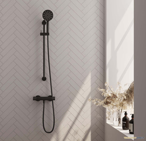 Douchekraanset Brauer Black Carving Opbouw Met Glijstang En Ronde Handdouche Mat Zwart
