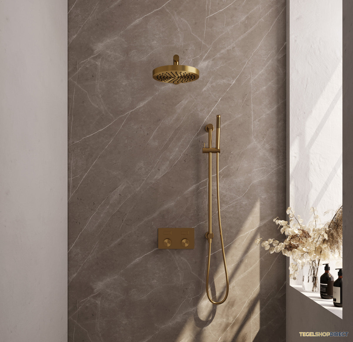 Brauer Stripe thermostatische inbouw regendouche met drukknoppen SET 31 met 25 cm douchekop en rechte muurarm en staaf handdouche en doucheslang en geintegreerde glijstang goud geborsteld PVD