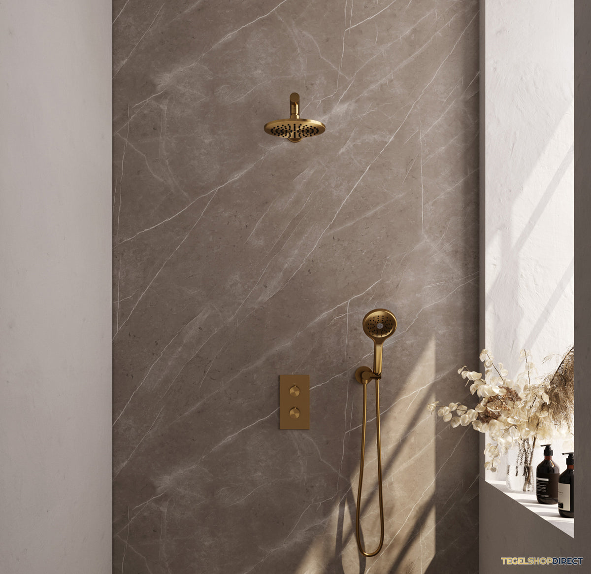 Brauer Stripe thermostatische inbouw regendouche 3-weg rechthoekig SET 16 met 25 cm douchekop en rechte muurarm en 3-standen handdouche en doucheslang en wandaansluitbocht goud geborsteld PVD