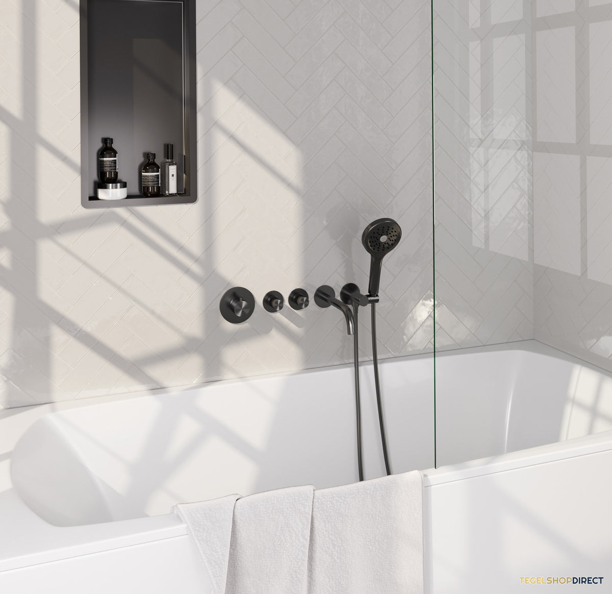 Brauer Stripe thermostatische inbouw badkraan SET 02 met uitloop en 3-standen handdouche en doucheslang en wandaansluitbocht gunmetal geborsteld PVD
