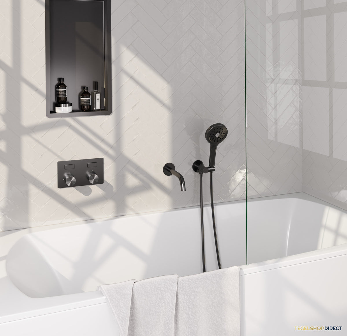Brauer Stripe thermostatische inbouw badkraan met drukknoppen SET 04 met uitloop en 3-standen handdouche en doucheslang en wandaansluitbocht gunmetal geborsteld PVD