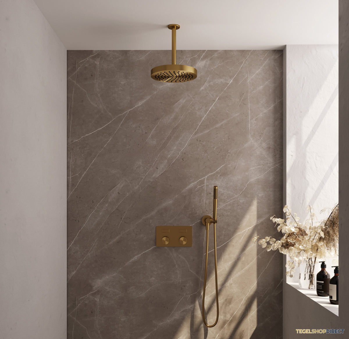 Brauer Stripe thermostatische inbouw regendouche met drukknoppen SET 27 met 25 cm douchekop en plafondarm en staaf handdouche en doucheslang en wandaansluitbocht goud geborsteld PVD
