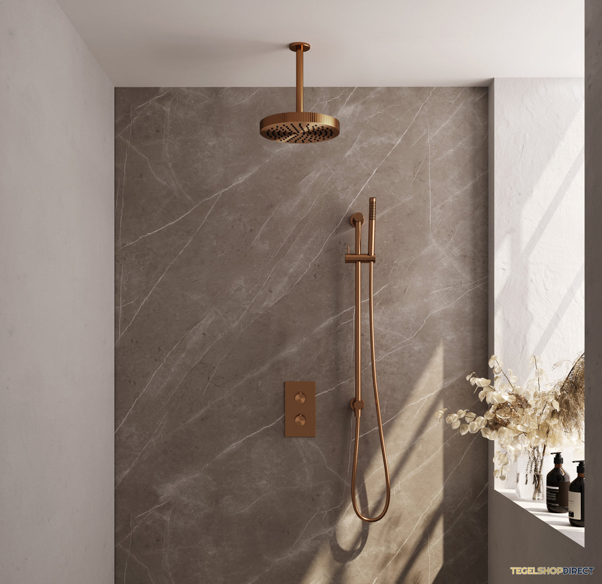 Brauer Stripe thermostatische inbouw regendouche 3-weg rechthoekig SET 21 met 25 cm douchekop en plafondarm en staaf handdouche en doucheslang en geintegreerde glijstang koper geborsteld PVD