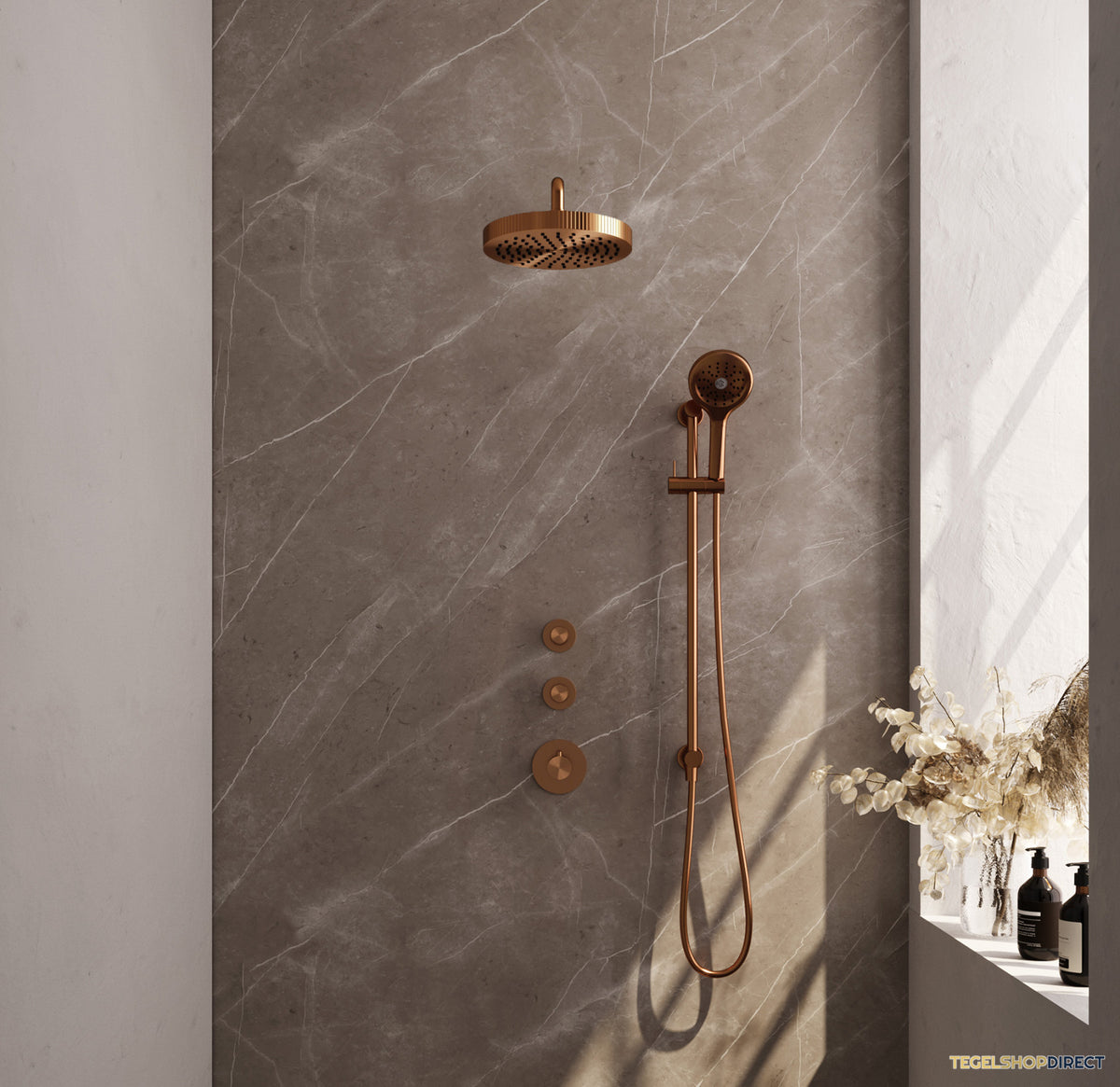 Brauer Stripe thermostatische inbouw regendouche SET 11 met 25 cm douchekop en gebogen muurarm en 3-standen handdouche en doucheslang en geintegreerde glijstang koper geborsteld PVD