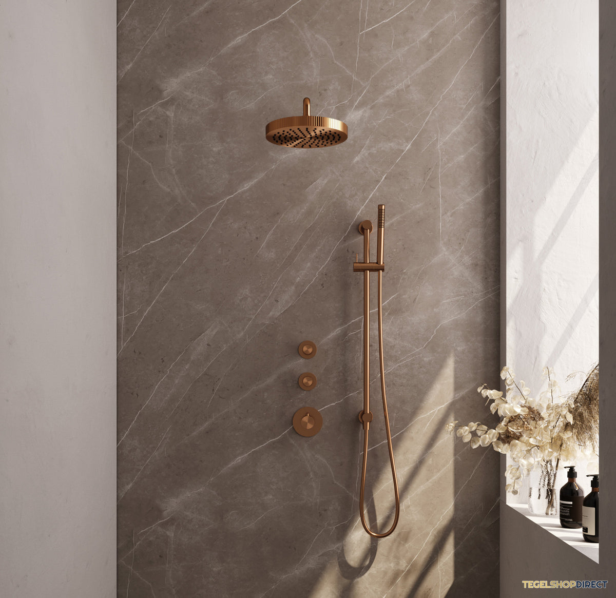 Brauer Stripe thermostatische inbouw regendouche SET 08 met 25 cm douchekop en gebogen muurarm en staaf handdouche en doucheslang en geintegreerde glijstang koper geborsteld PVD