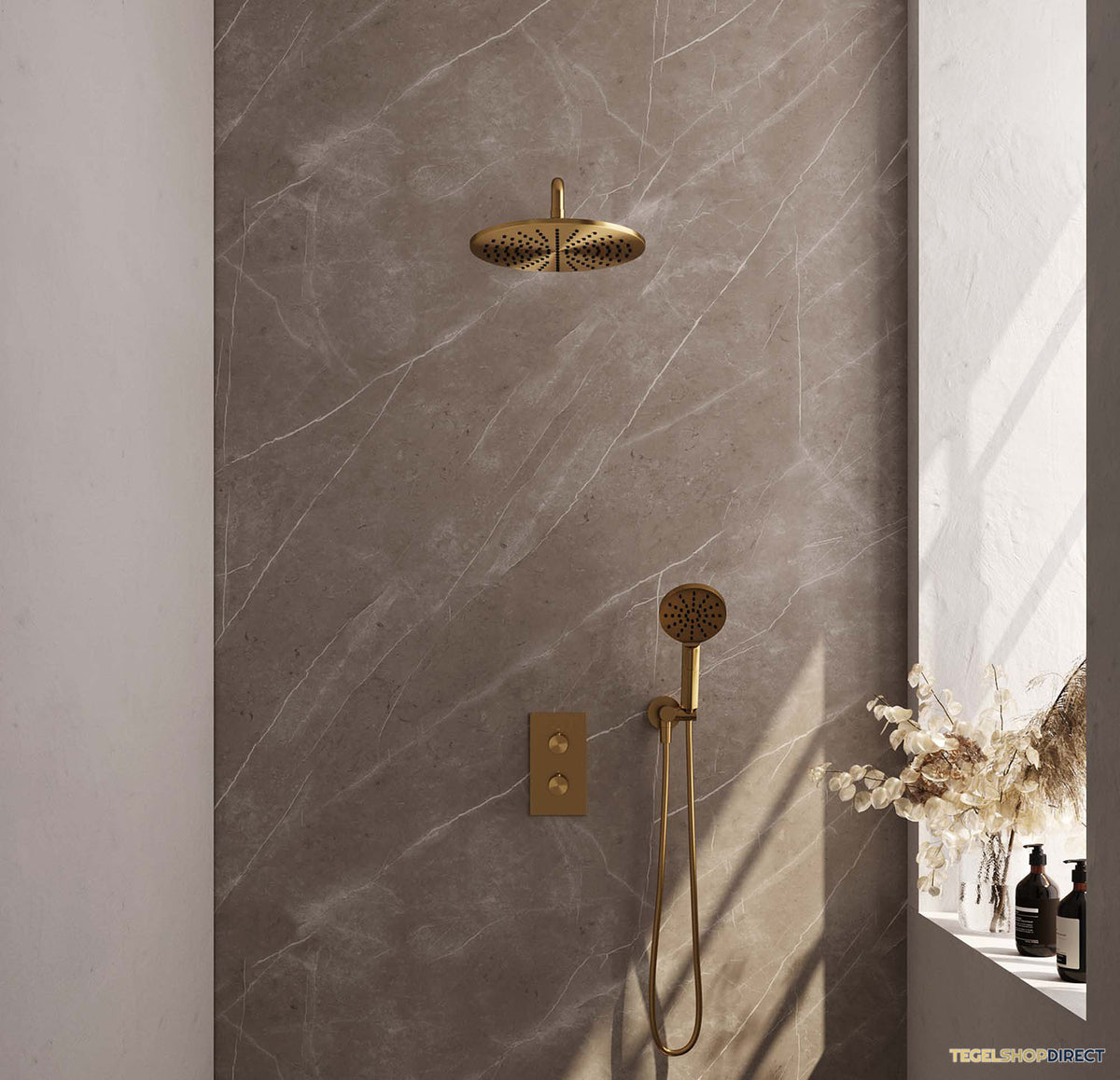 Regendoucheset Inbouw Brauer Gold Carving Thermostatisch 30cm met 3-Weg Omstelling, Gebogen Wandarm en 3-Standen Handdouche Geborsteld Goud