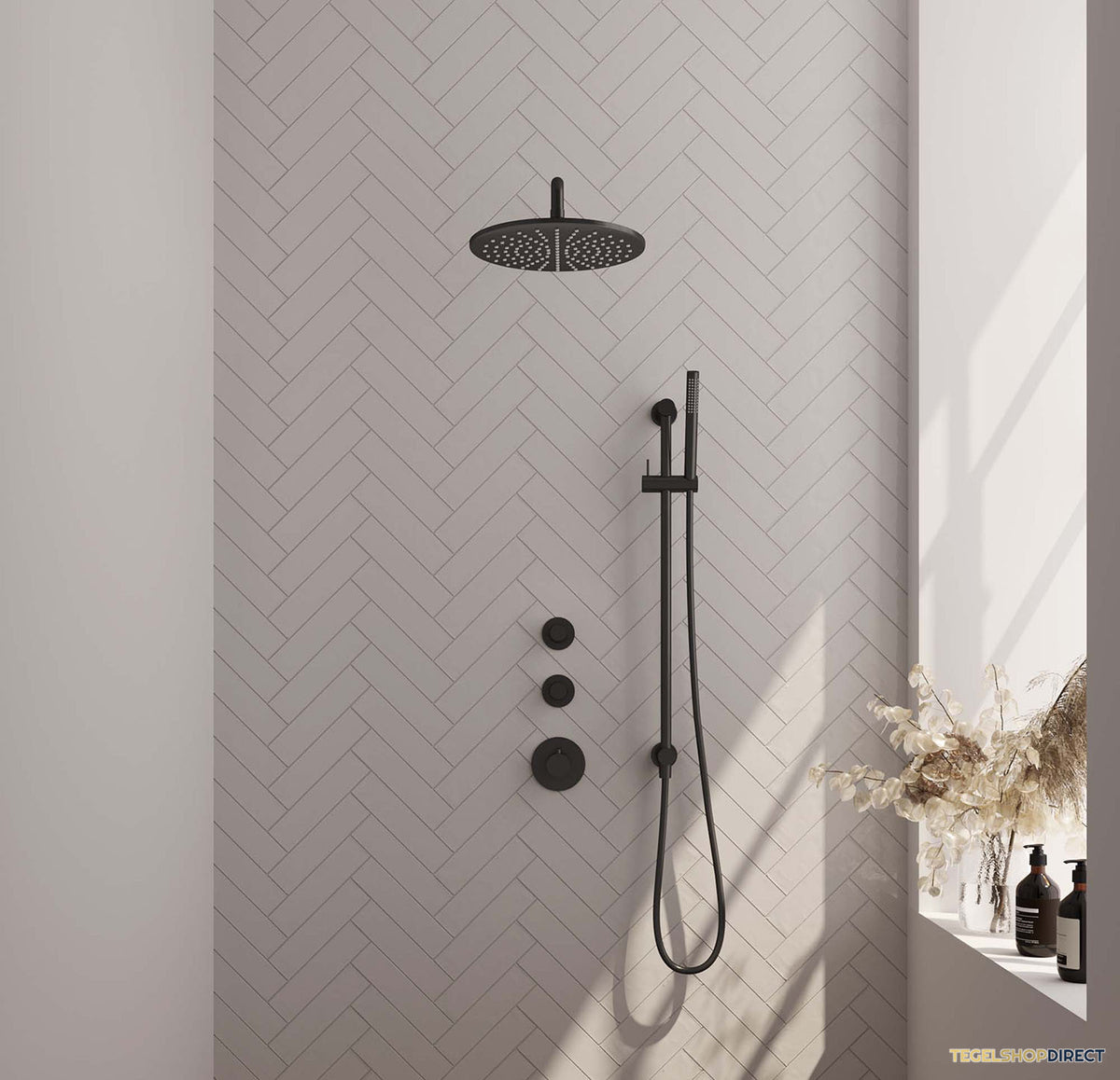 Regendoucheset Inbouw Brauer Black Carving Thermostatisch 30cm met Gebogen Wandarm, Glijstang en Handdouche Staaf Losse Stopkranen Mat Zwart