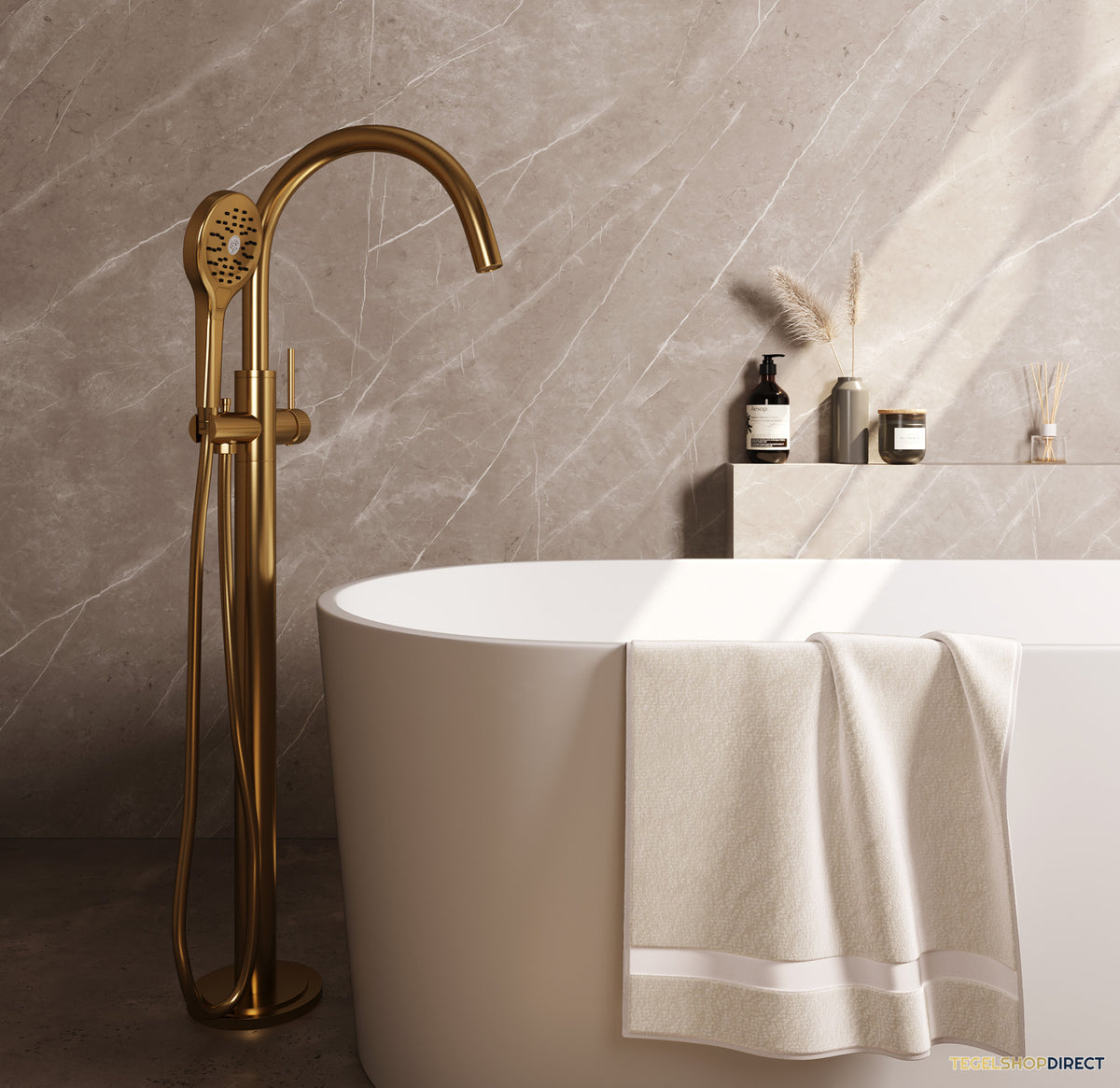 Brauer Stripe vrijstaande badmengkraan SET 02 met 3-standen handdouche en doucheslang goud geborsteld PVD