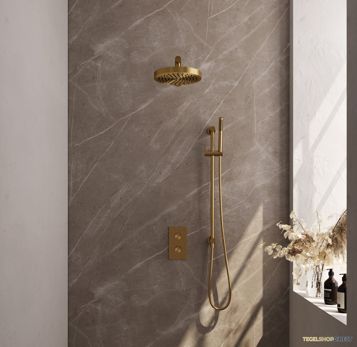 Brauer Stripe thermostatische inbouw regendouche 3-weg rechthoekig SET 19 met 25 cm douchekop en rechte muurarm en staaf handdouche en doucheslang en geintegreerde glijstang goud geborsteld PVD
