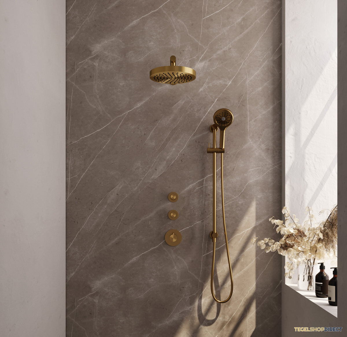Brauer Stripe thermostatische inbouw regendouche SET 10 met 25 cm douchekop en rechte muurarm en 3-standen handdouche en doucheslang en geintegreerde glijstang goud geborsteld PVD