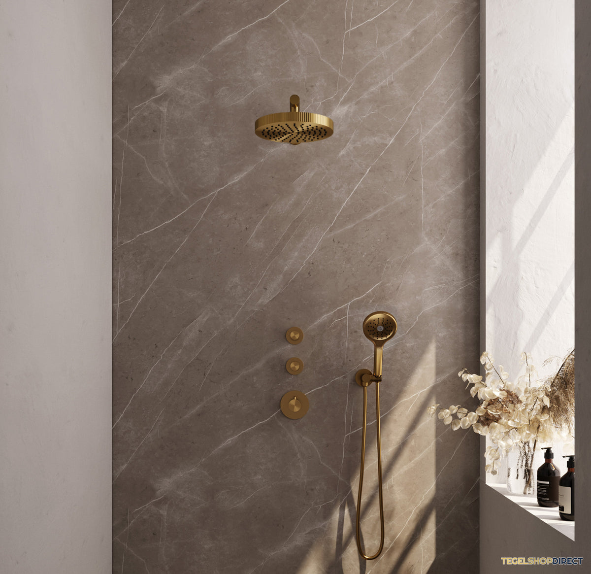Brauer Stripe thermostatische inbouw regendouche SET 04 met 25 cm douchekop en rechte muurarm en 3-standen handdouche en doucheslang en wandaansluitbocht goud geborsteld PVD