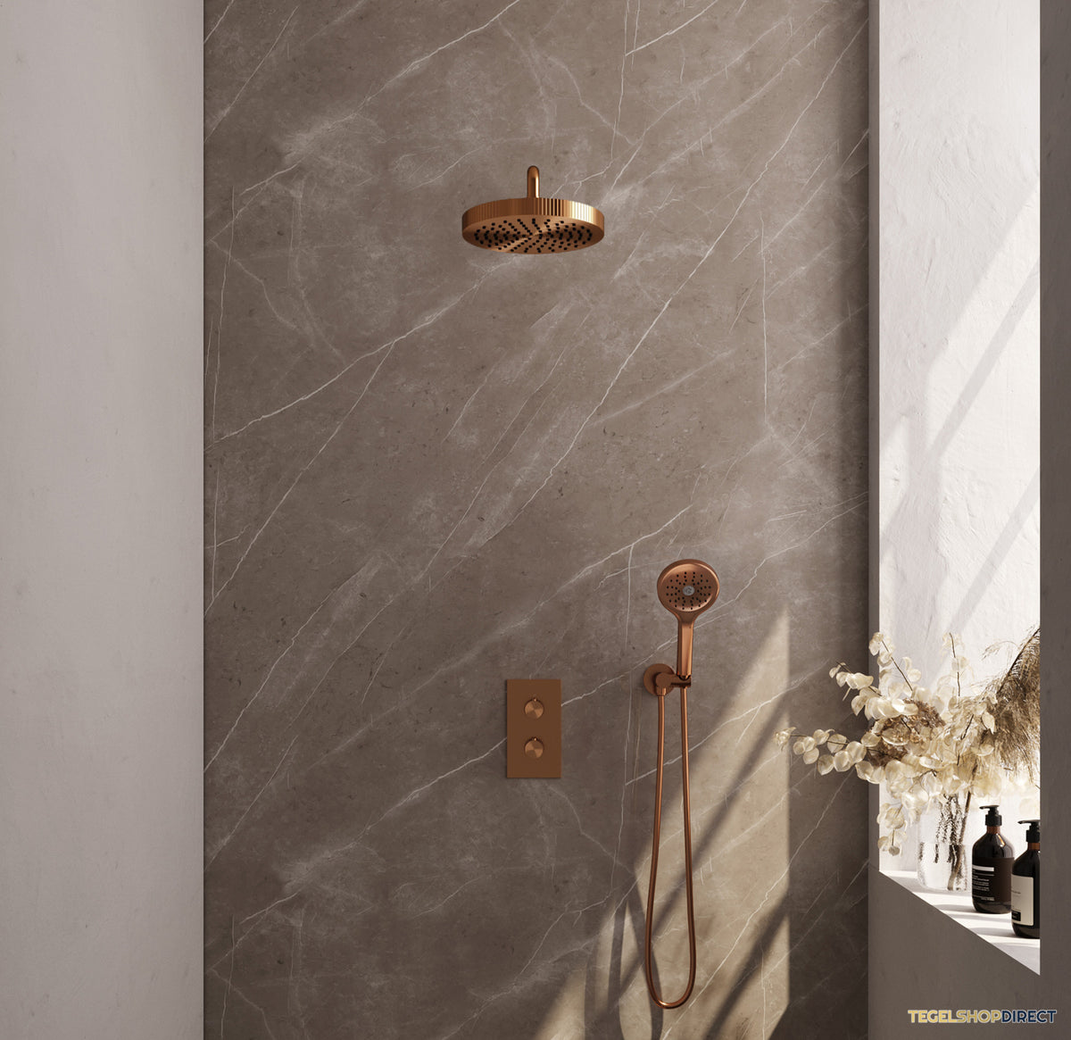 Brauer Stripe thermostatische inbouw regendouche 3-weg rechthoekig SET 17 met 25 cm douchekop en gebogen muurarm en 3-standen handdouche en doucheslang en wandaansluitbocht koper geborsteld PVD