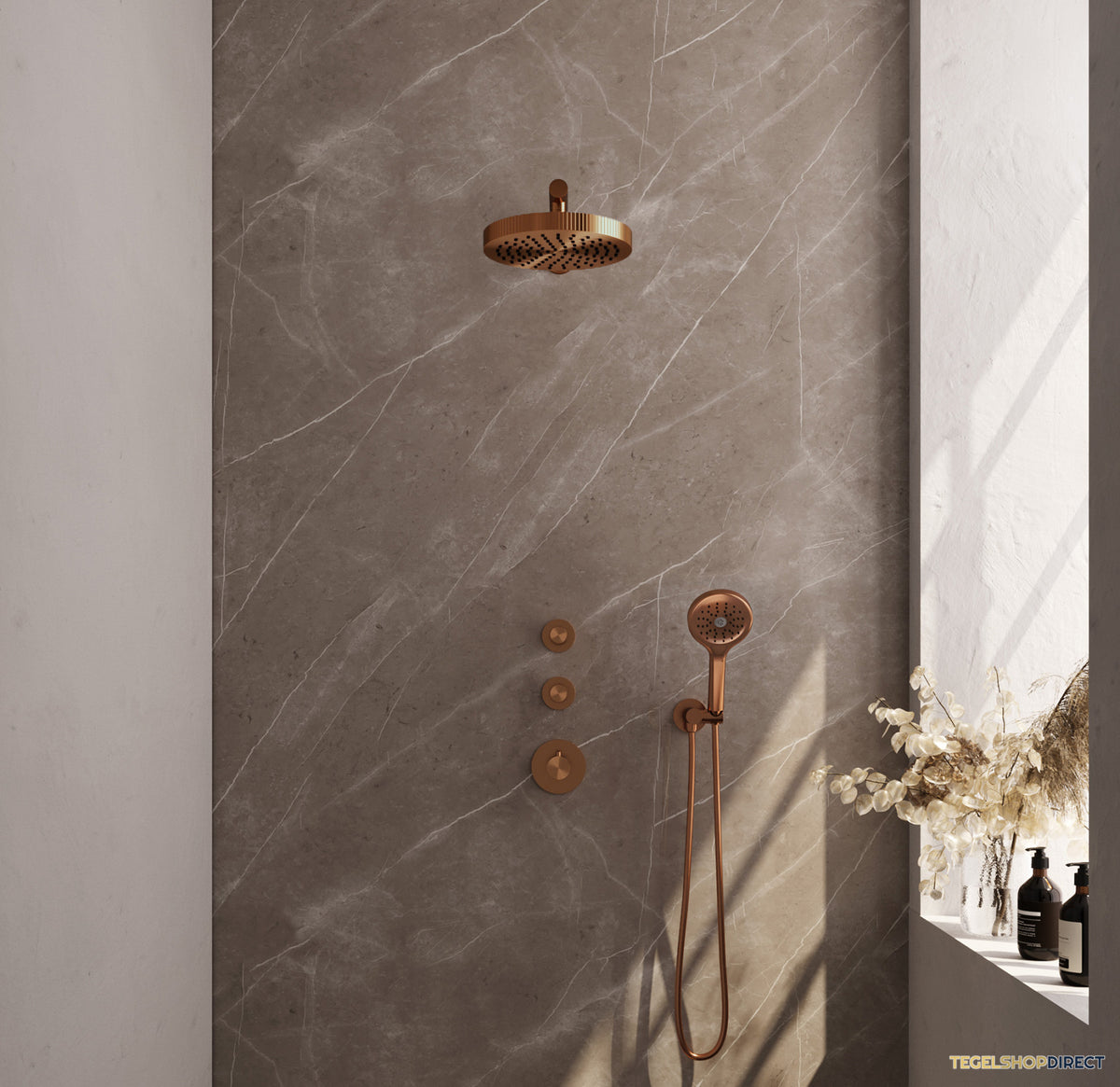 Brauer Stripe thermostatische inbouw regendouche SET 04 met 25 cm douchekop en rechte muurarm en 3-standen handdouche en doucheslang en wandaansluitbocht koper geborsteld PVD