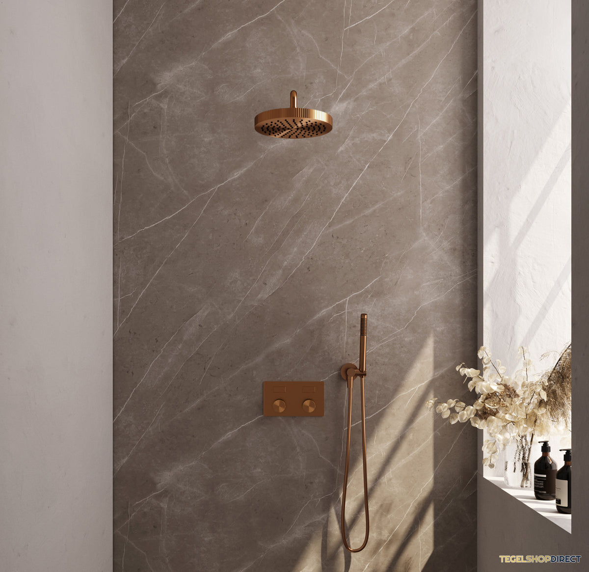 Brauer Stripe thermostatische inbouw regendouche met drukknoppen SET 26 met 25 cm douchekop en gebogen muurarm en staaf handdouche en doucheslang en wandaansluitbocht koper geborsteld PVD