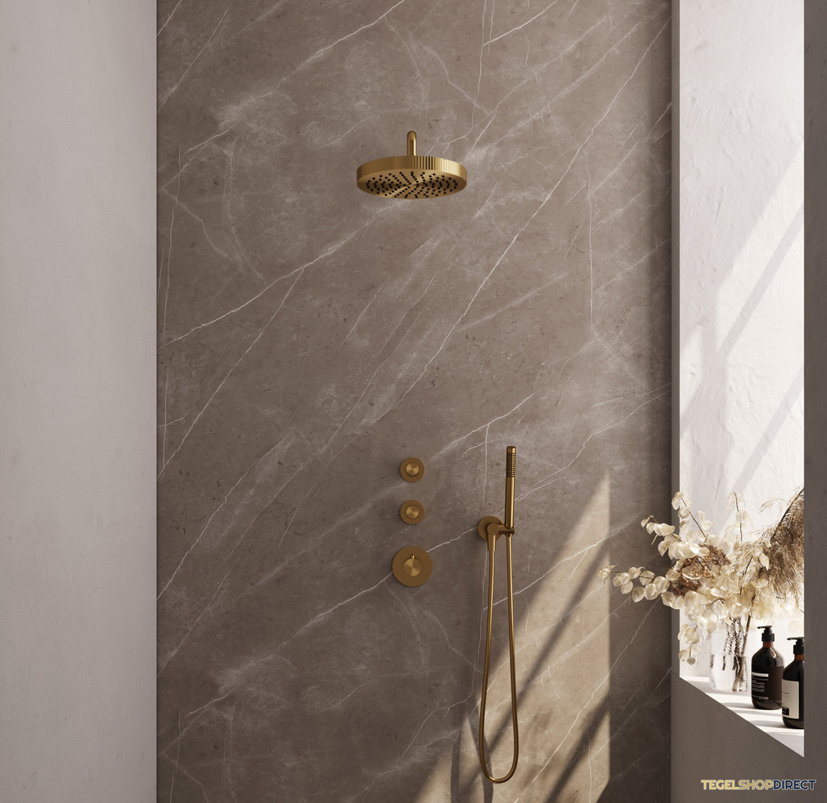 Brauer Stripe thermostatische inbouw regendouche SET 02 met 25 cm douchekop en gebogen muurarm en staaf handdouche en doucheslang en wandaansluitbocht goud geborsteld PVD