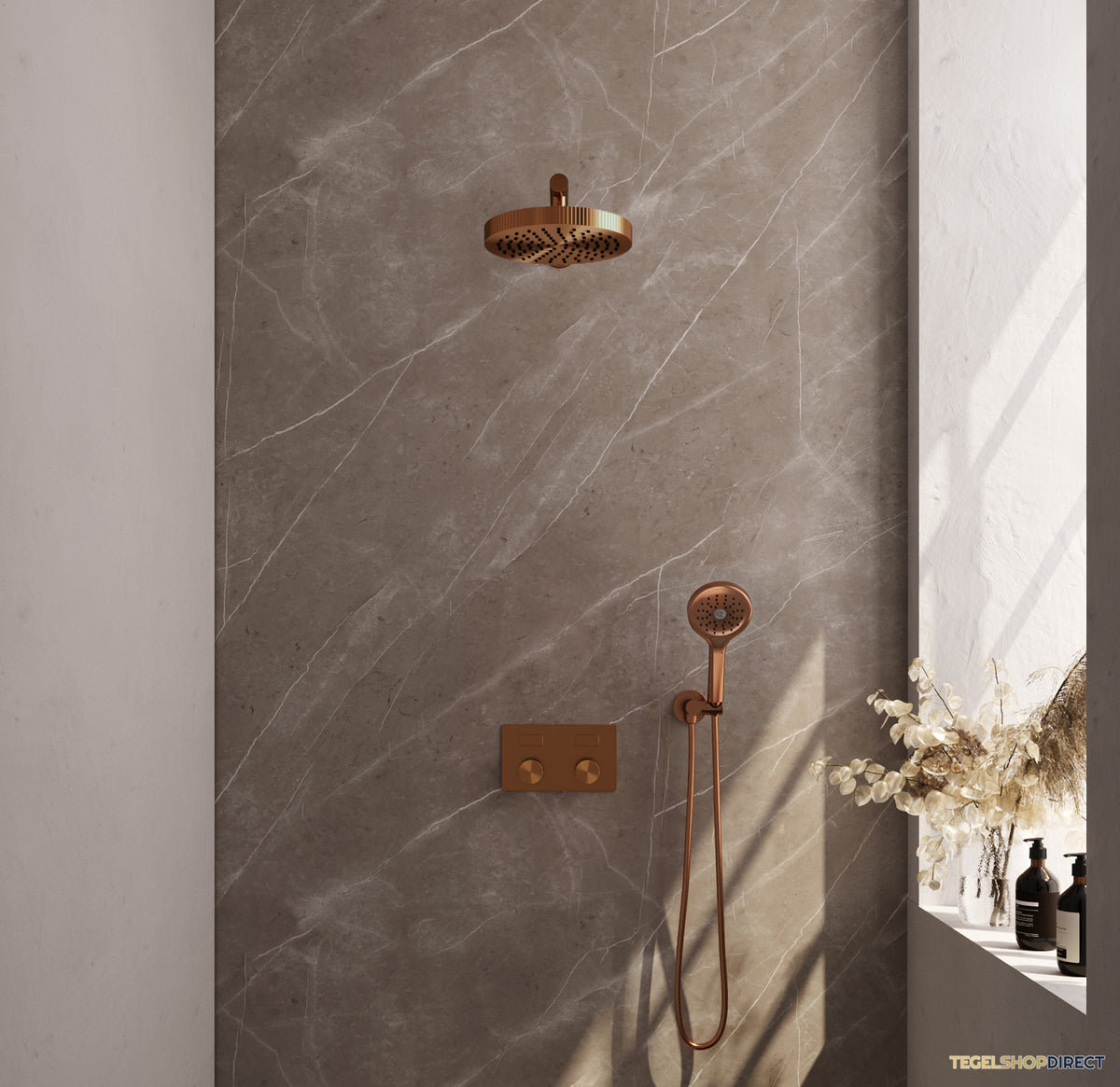 Brauer Stripe thermostatische inbouw regendouche met drukknoppen SET 28 met 25 cm douchekop en rechte muurarm en 3-standen handdouche en doucheslang en wandaansluitbocht koper geborsteld PVD