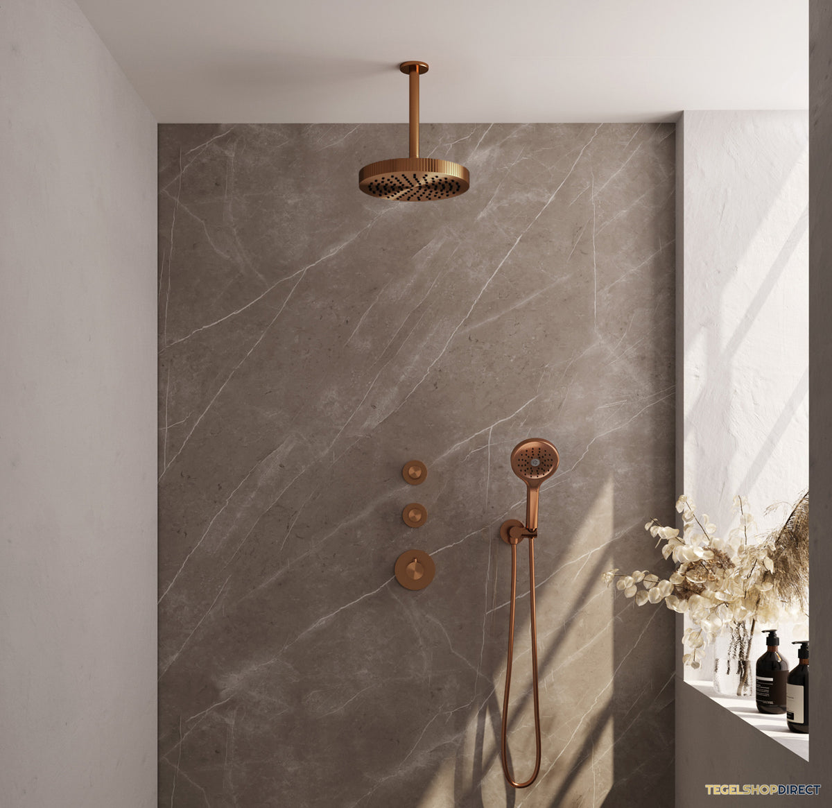 Brauer Stripe thermostatische inbouw regendouche SET 06 met 25 cm douchekop en plafondarm en 3-standen handdouche en doucheslang en wandaansluitbocht koper geborsteld PVD