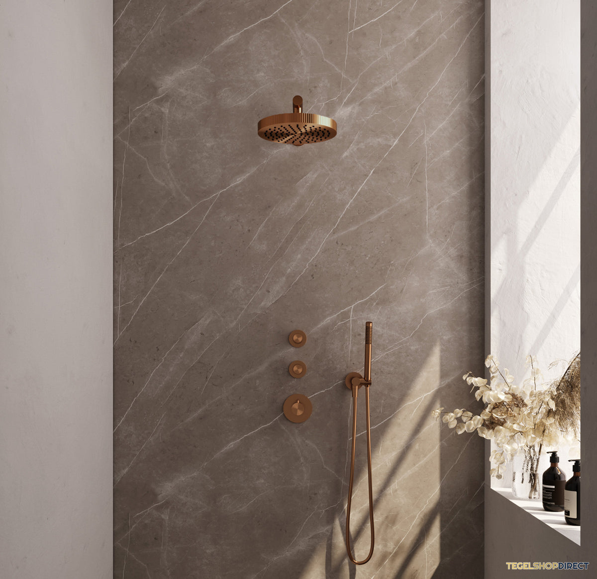Brauer Stripe thermostatische inbouw regendouche SET 01 met 25 cm douchekop en rechte muurarm en staaf handdouche en doucheslang en wandaansluitbocht koper geborsteld PVD