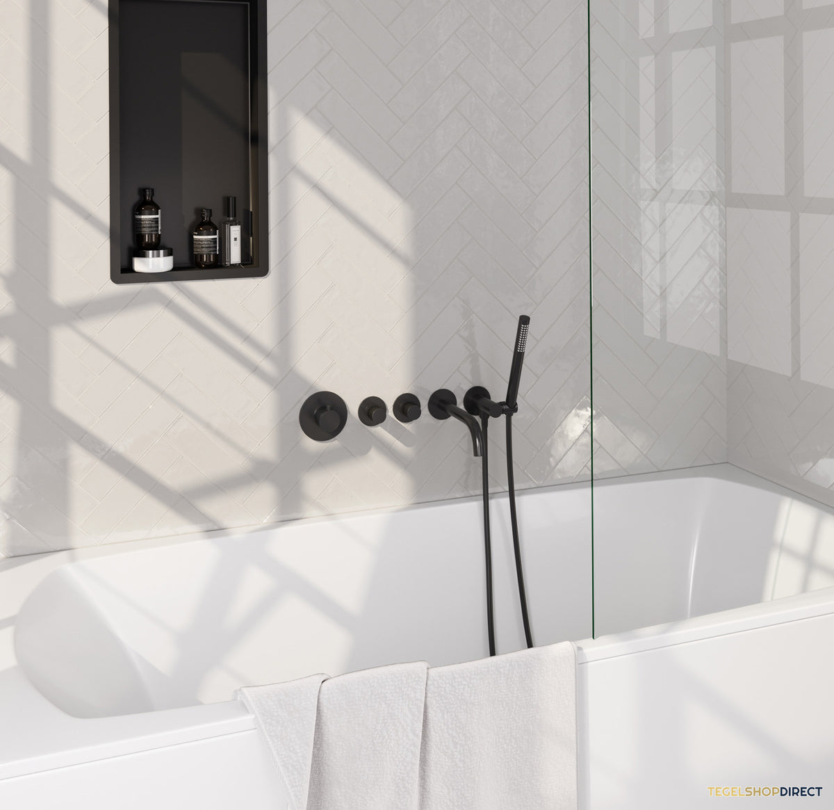 Brauer Stripe thermostatische inbouw badkraan SET 01 met uitloop en staaf handdouche en doucheslang en wandaansluitbocht mat zwart