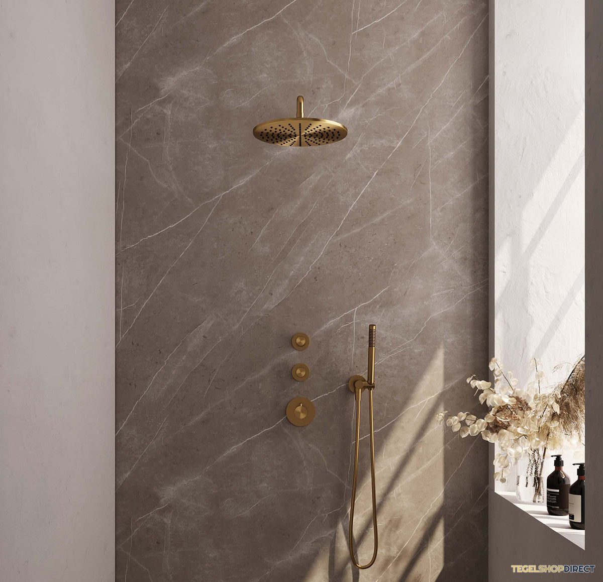 Regendoucheset Inbouw Brauer Gold Edition Thermostatisch 30cm met Gebogen Wandarm en Handdouche Staaf Losse Stopkranen Geborsteld Goud