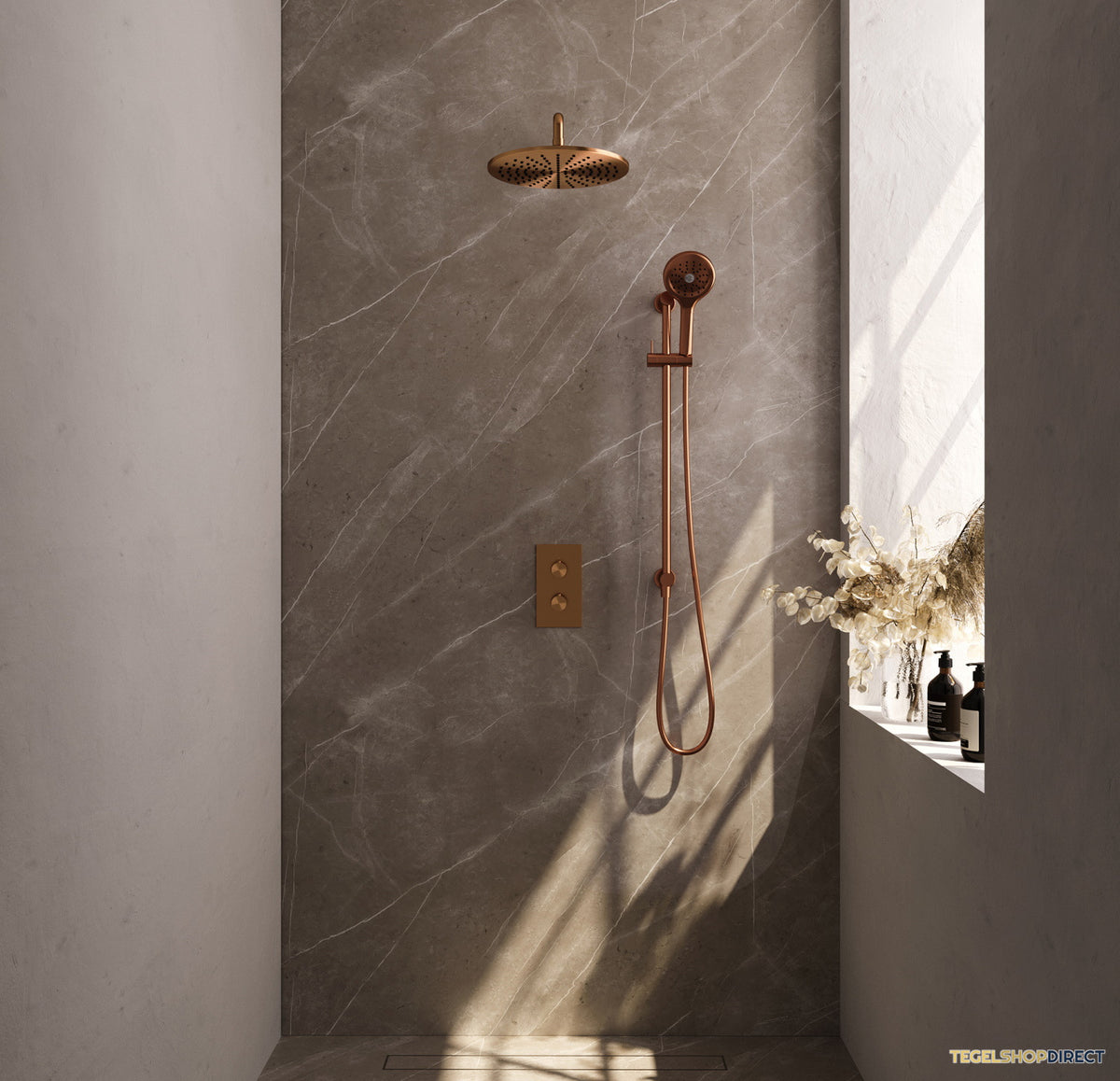 Regendoucheset Inbouw Brauer Copper Carving Thermostatisch 30cm met 3-Weg Omstelling, Gebogen Wandarm, Glijstang en 3-Standen Handdouche Geborsteld Koper